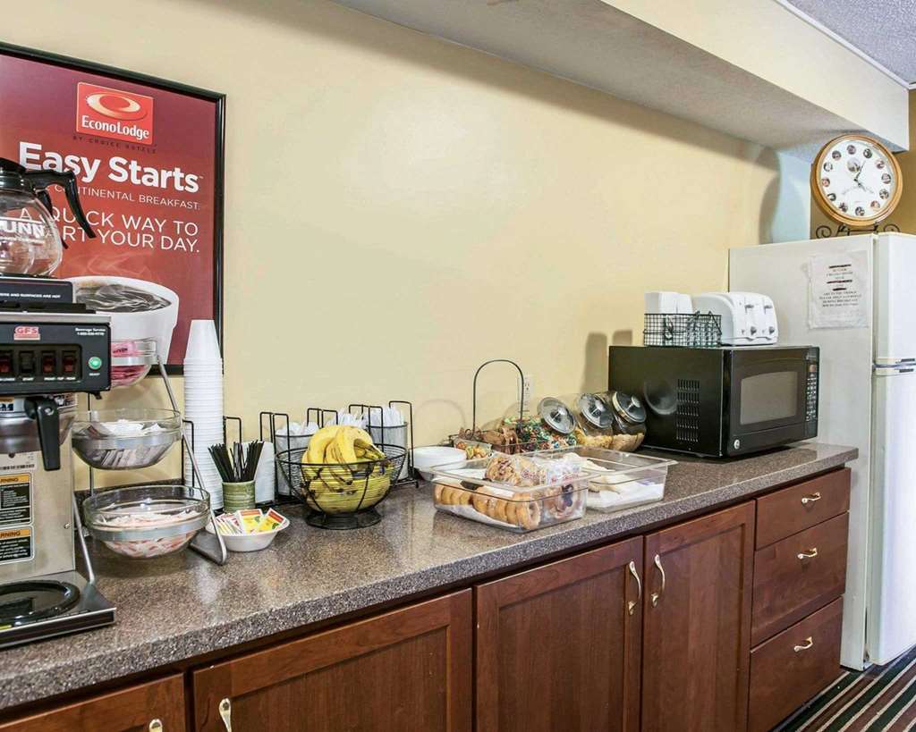 Royal Inn Rockville Ресторант снимка